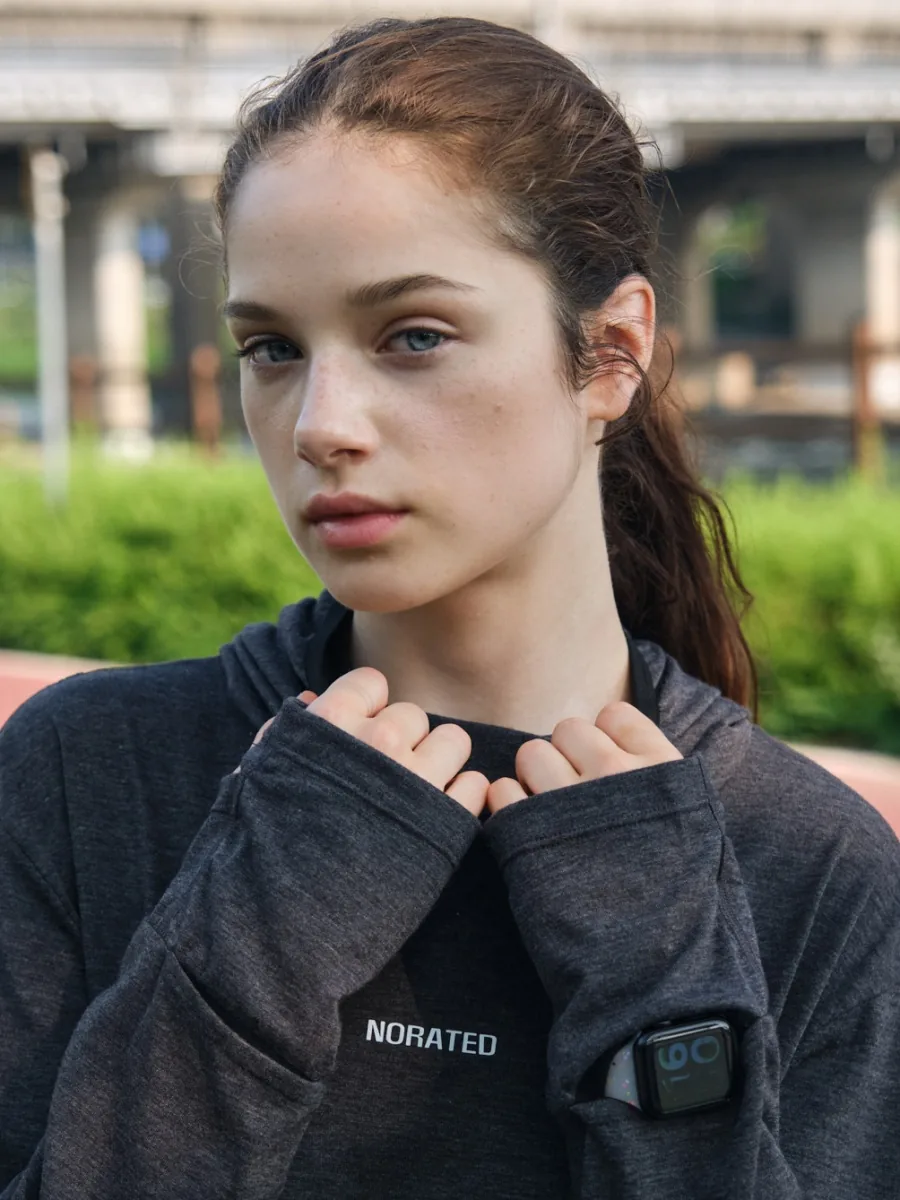 Running Hooded Long Sleeve 2