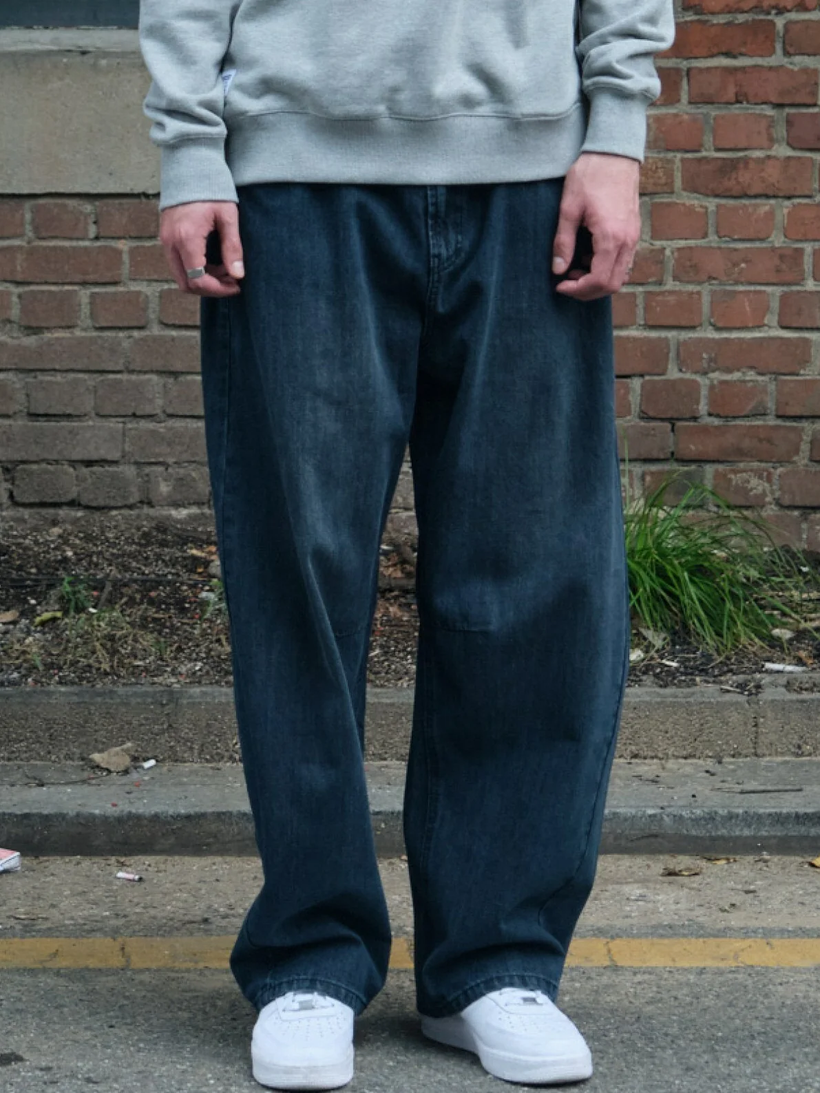 Curved Denim Pants