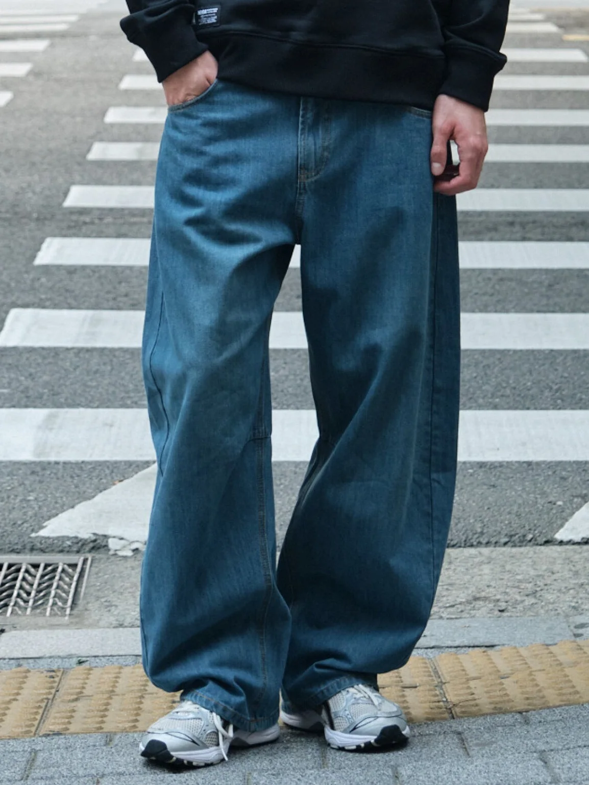 Curved Denim Pants